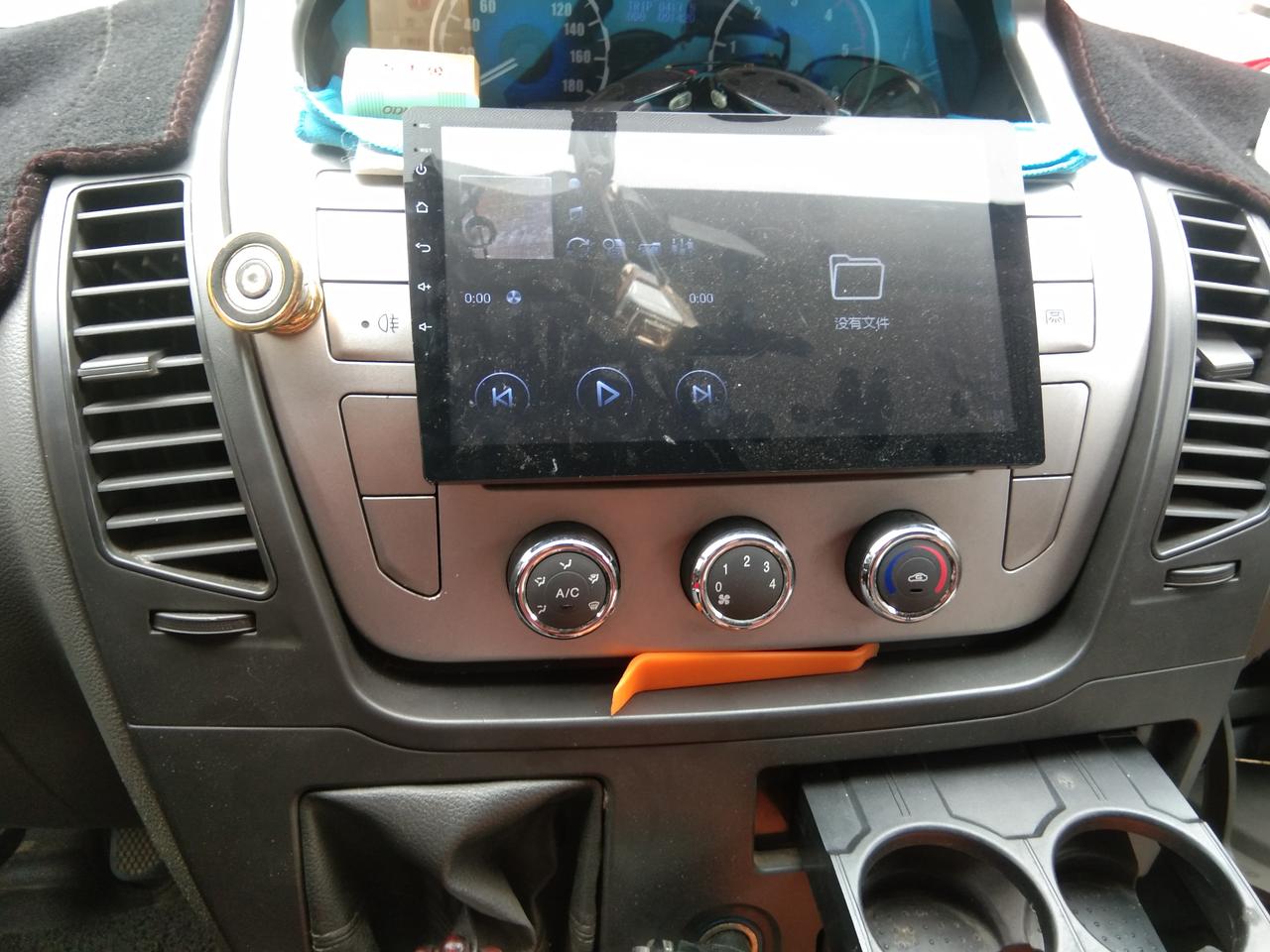 上汽大通MAXUS V80 14款傲运长轴带不带定速巡航 各位老板  或者可不可以加装