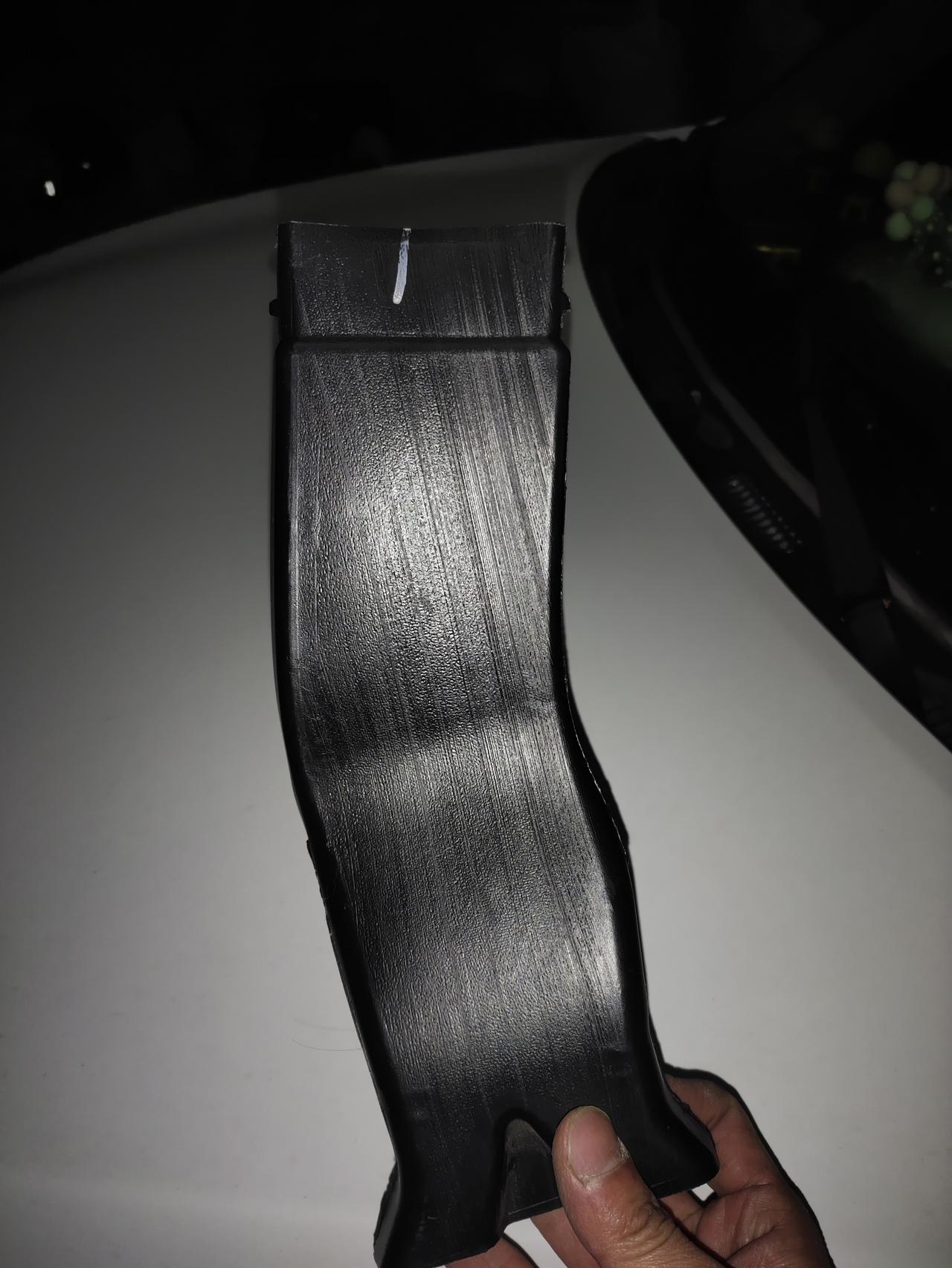 奇瑞瑞虎3 这是干嘛用的驾驶室下面的今天才发现？是干嘛的？