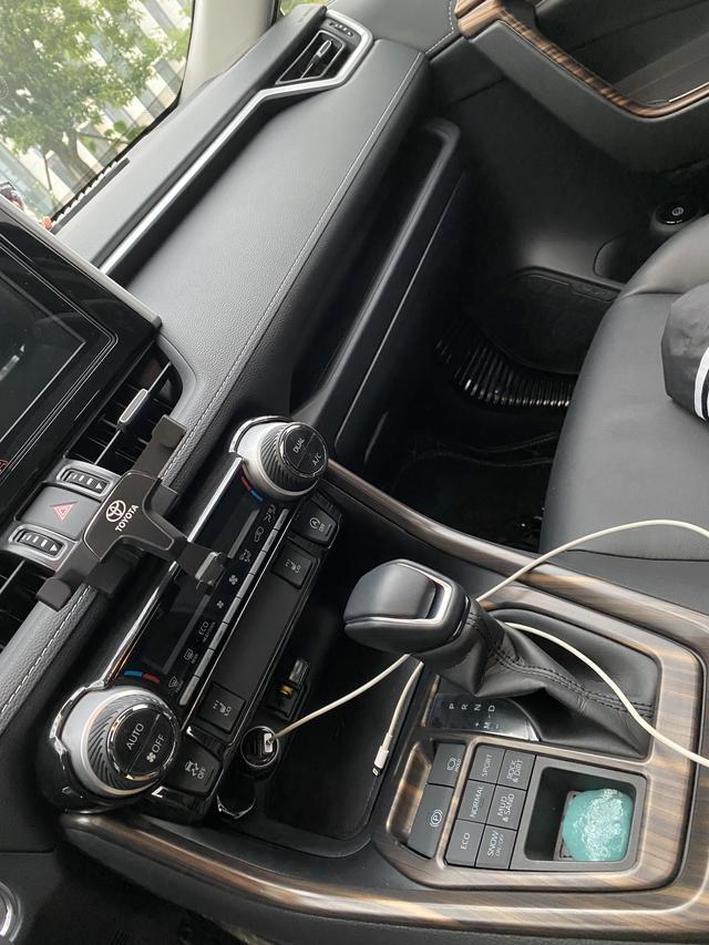 丰田RAV4荣放双擎E+ 荣放E+和兄弟车型威兰达高性能版参数一致为啥官方公布的威兰达高性能版百公里加速是6.6秒，甚至