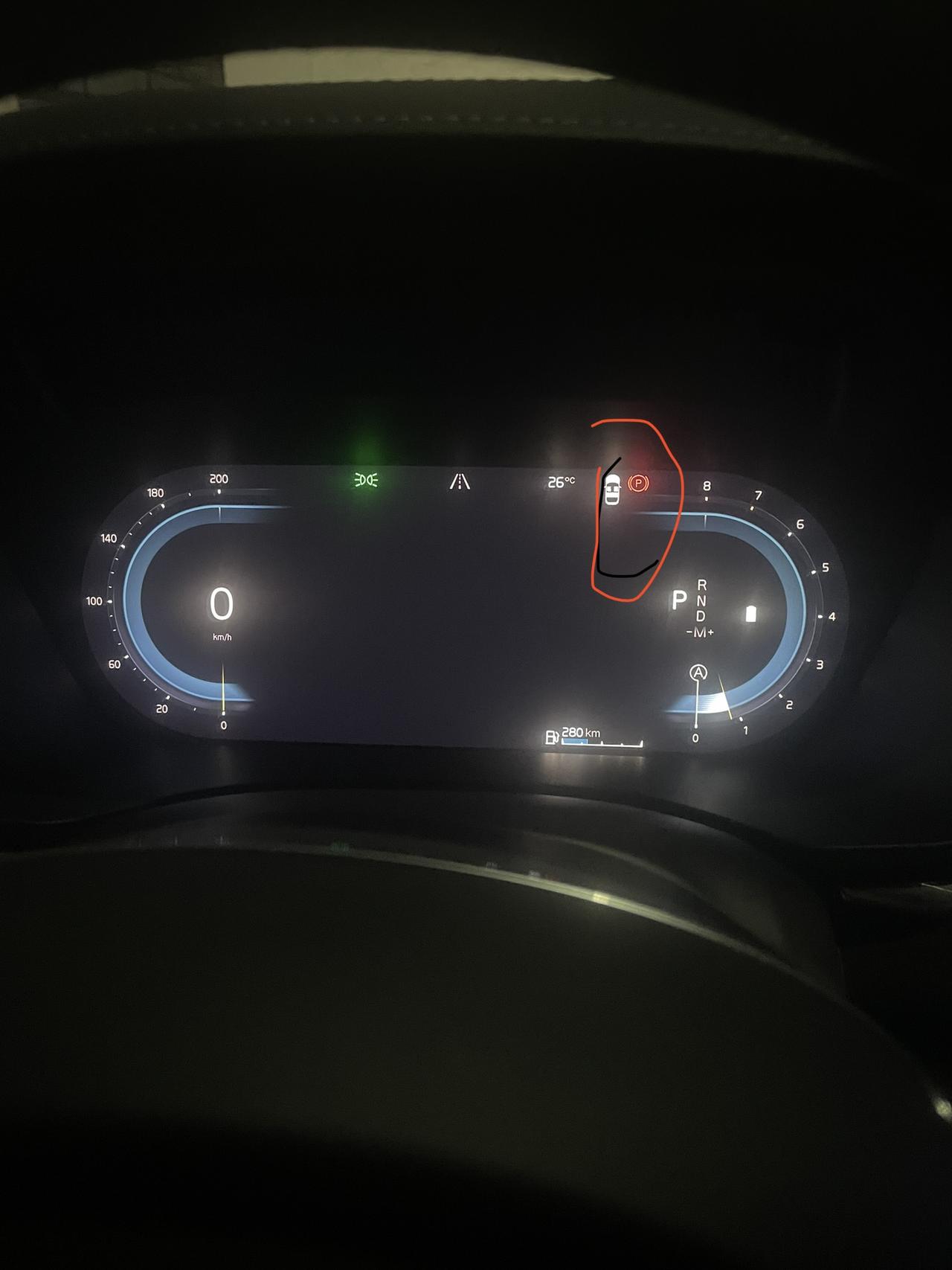 沃尔沃XC60 RECHARGE 怎么突然地图不见了变成了这个，按切换也不行，求解。