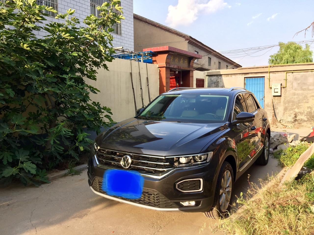 大众T-ROC探歌 探歌的车机系统的CarPlay 功能可以实现不用数据线连接吗？还有新车买来发现后视镜上方有个隐藏功能
