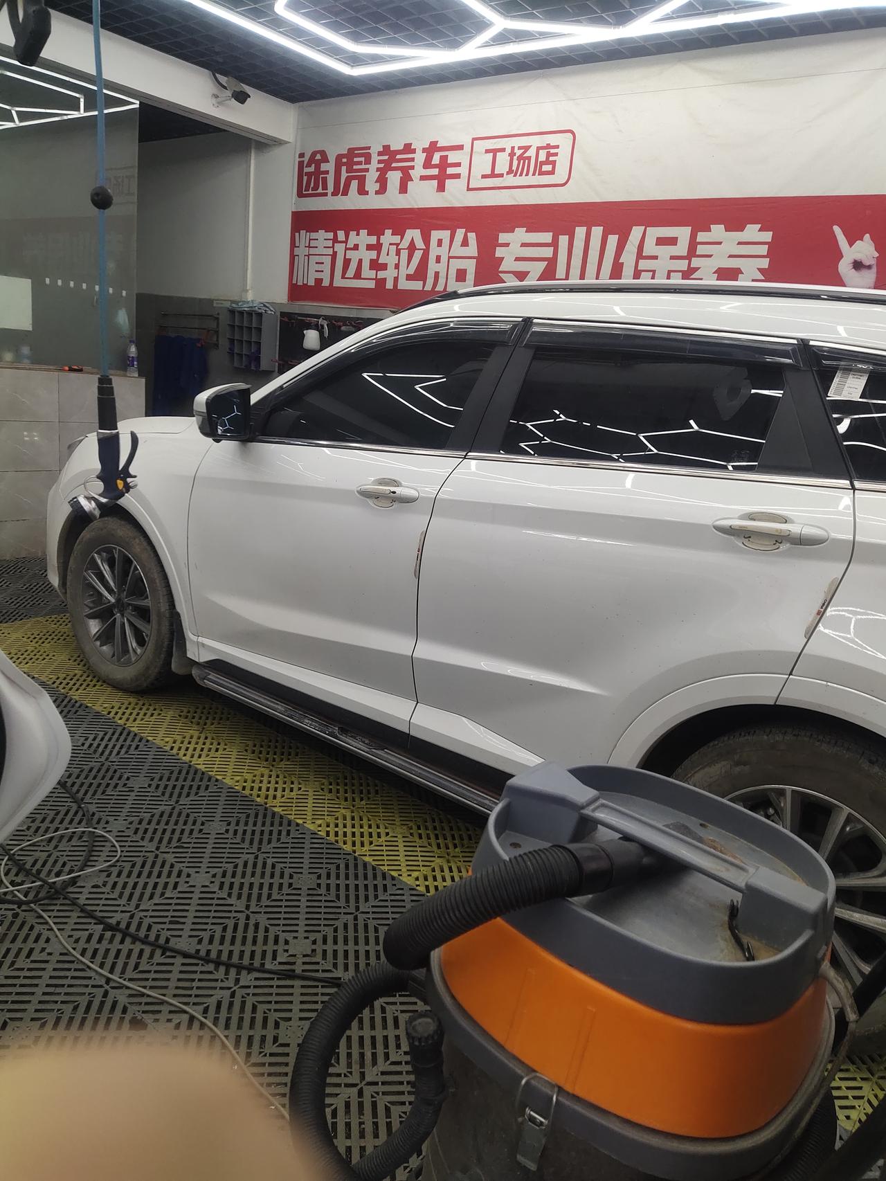 捷途X70 我车走烂路方向盘上下抖动非常历害还有撞击 声，去4s店先是给我换了左边减震器 ，然后问题没有得到解决 就让我