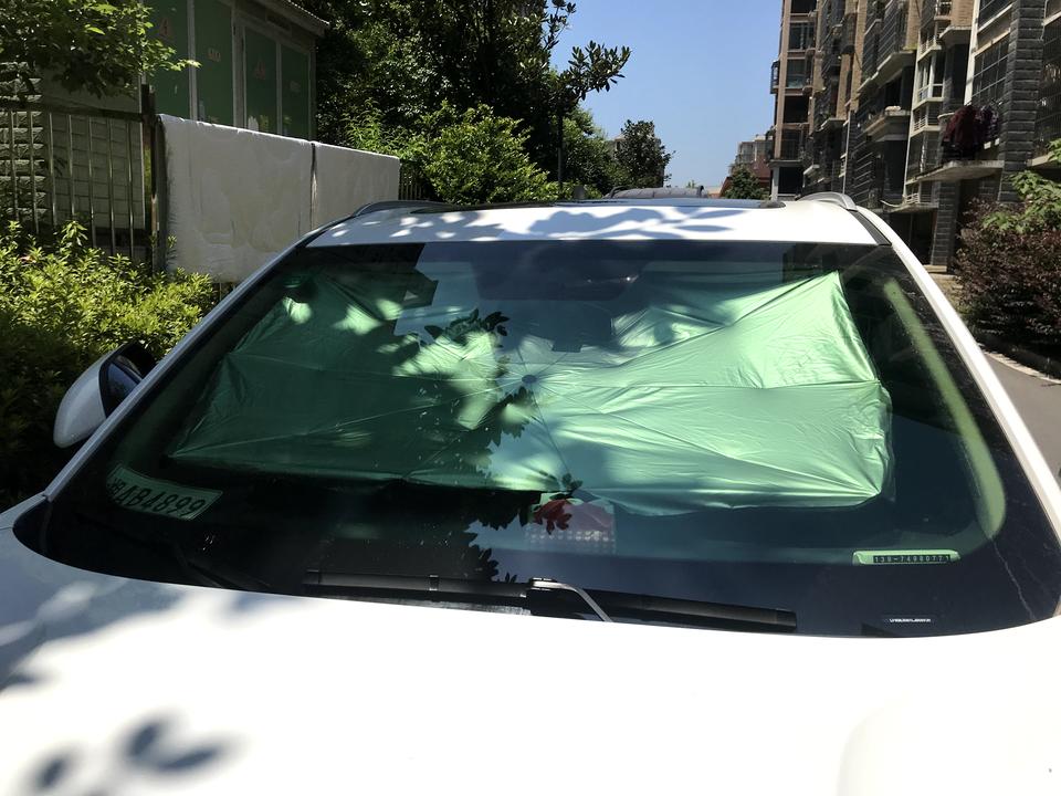 奔腾T77 本人入手T77一个多月，感觉整体还是比较满意，外观漂亮，内饰高档，空间大，但是也有几个问题，不知道是都有这个