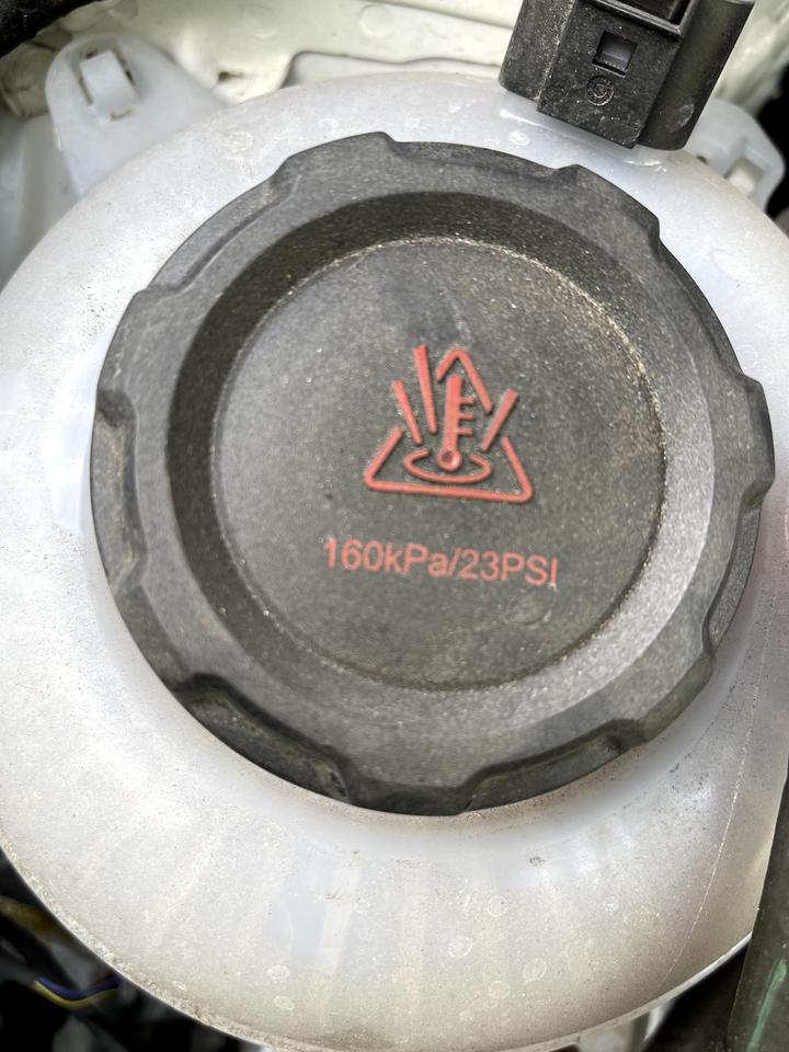 大众T-ROC探歌 请问冷却液可以不用更换吗 直接加原厂的冷却液g13，还是 冷却液55%和蒸馏水百分之45% 这样混起