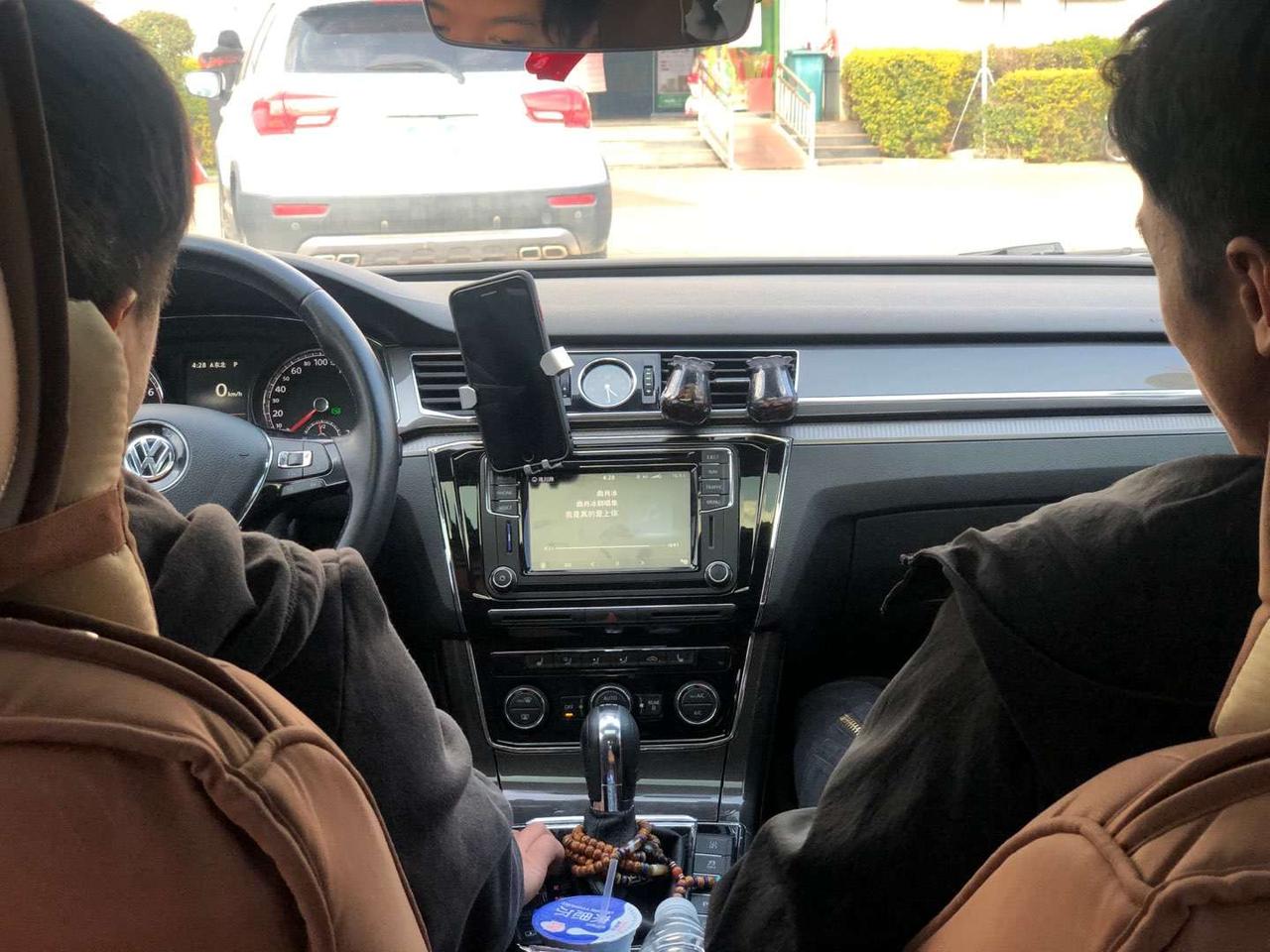 大众帕萨特 这是迈腾吗？哪个配置啊！