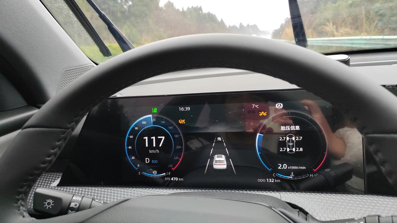 长安CS75 PLUS CS75P，大家有没有出现过定速巡航功能灯自动亮黄灯的情况。（没有开过，它自己就亮了）