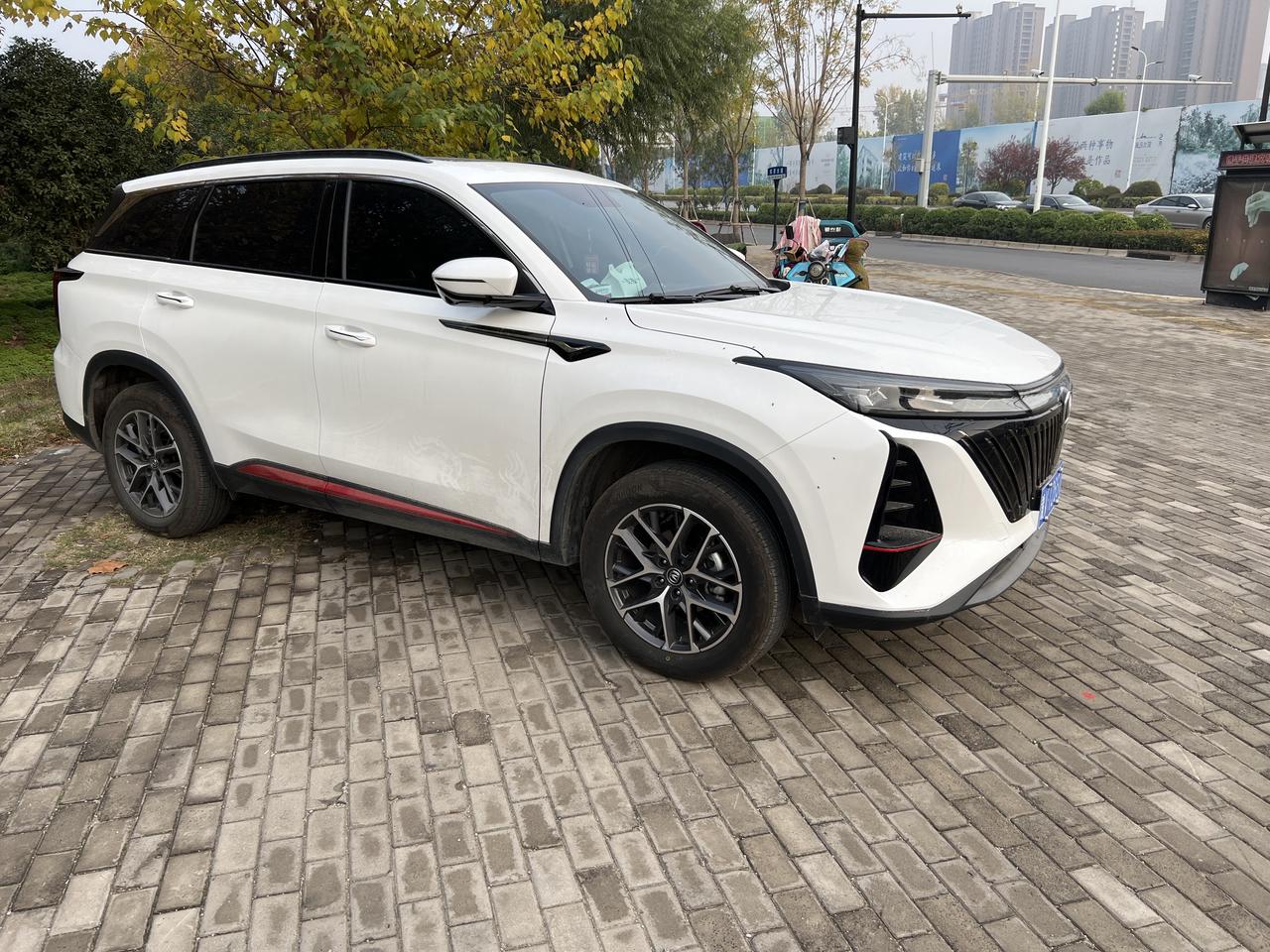 长安CS75 PLUS 二代的长安cs75plus怎么设置警报器，我的车怎么踢都不触发警报，抖音上的长按锁车与解锁键3秒