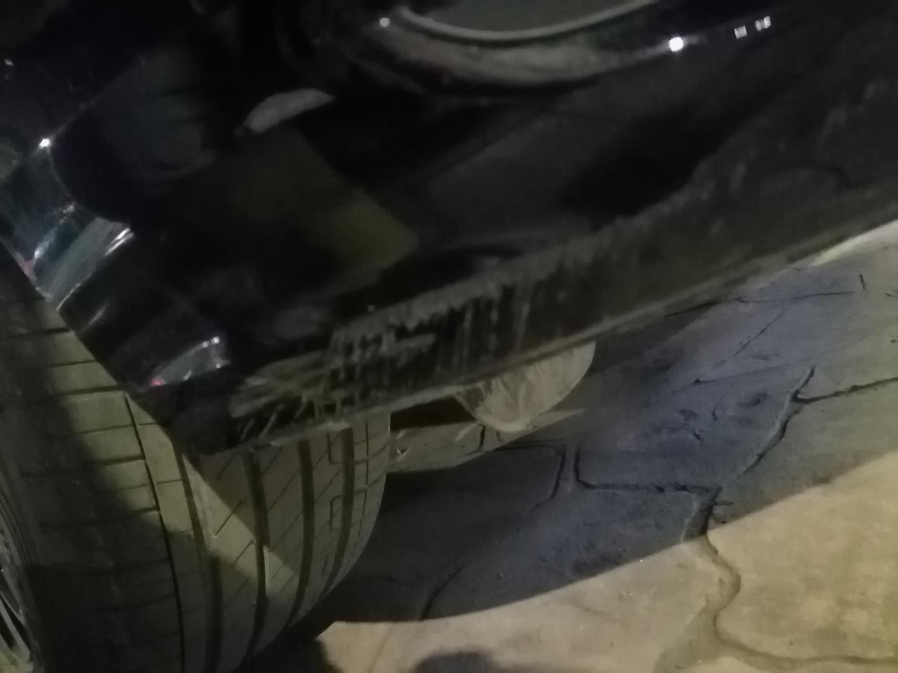 大众帕萨特 前唇右轮下面那天过低洼路刮了一下，成这样了，好心痛，有什么办法可以补救吗