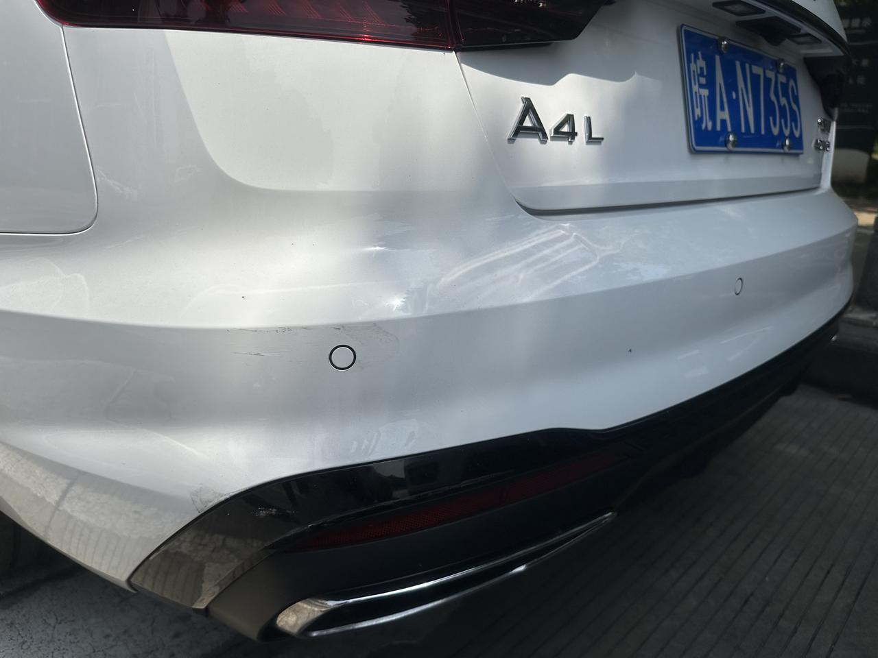 奥迪A4L 这种修补要多少钱