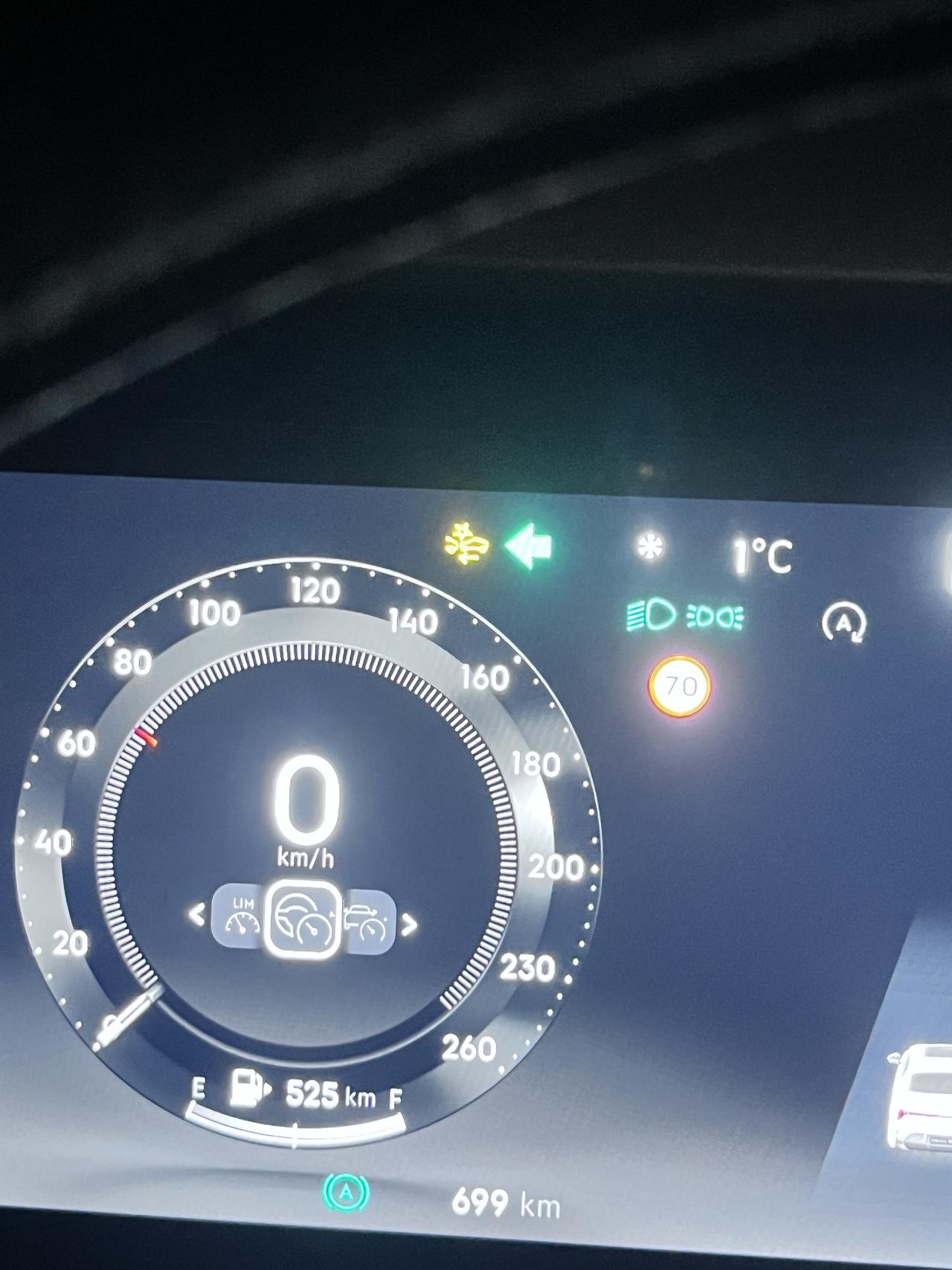 领克03 大哥们，这个黄色的灯是啥意思
