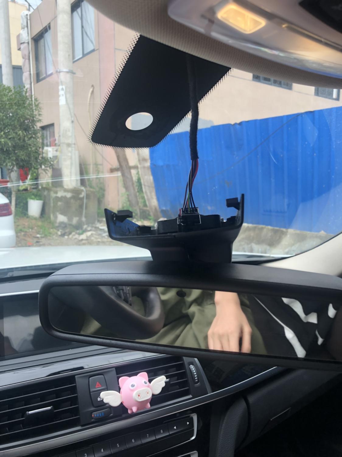 宝马3系 这个底座应该用什么胶水，雨感传感器的雨感胶片已经tb买了 但是这个底座不知道怎么粘