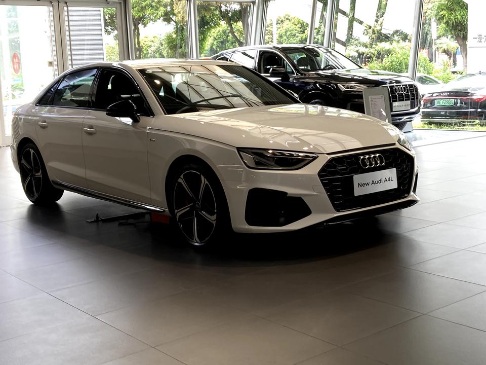 奥迪A4L A4L提车，室内超级臭，用什么办法祛除气味