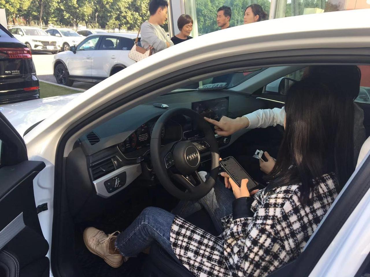 奥迪A4L 今天开新车回家，路上发现怠速抖动很明显，大家的车子是不是也这样，车子感觉很好开，油门反应灵敏