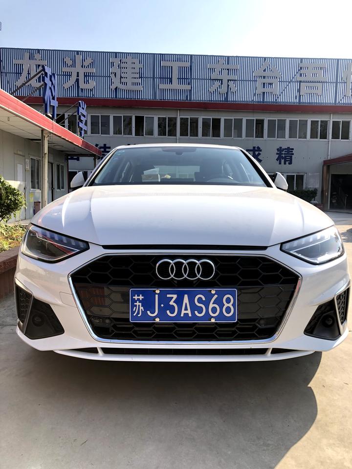 奥迪A4L 开了半个月，感觉开起来比较硬，过颠簸的地方车还是挺晃得，隔音也不好，是轮胎胎压问题还是汽车本身悬挂的问题