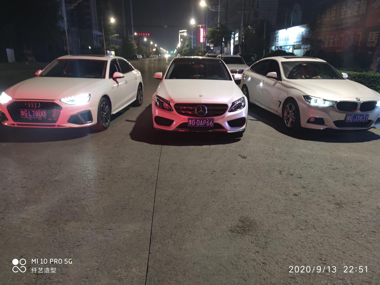 奥迪A4L 8月8号提的车，到今天跑了1700公里，仪表盘提示该换机油了，4S店销售说让我跑满3000公里再换，这样的话