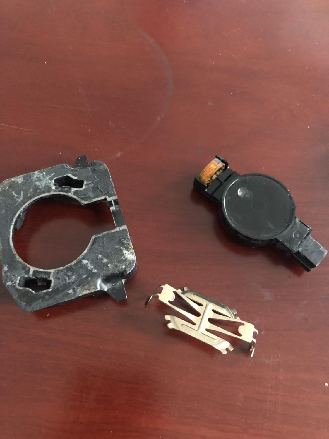 宝马3系 这个底座应该用什么胶水，雨感传感器的雨感胶片已经tb买了 但是这个底座不知道怎么粘