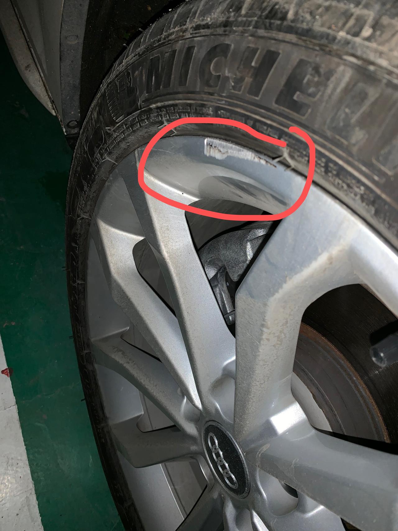 奥迪A4L 车轱辘刮成这样要不要紧啊？需不需要维修？哭……感觉好深的样子，会有什么影响吗？新手司机求解答。
