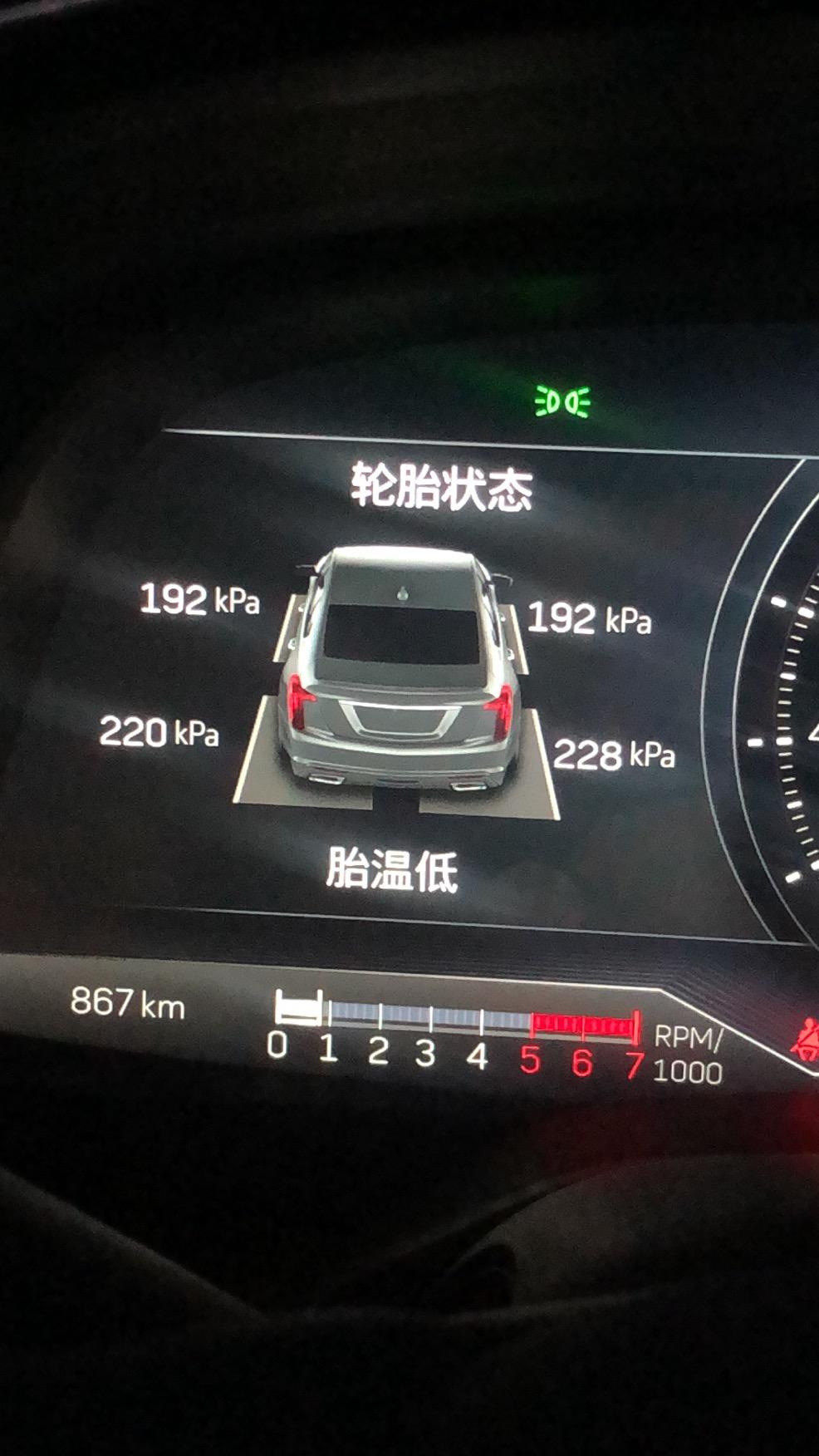 凯迪拉克CT5 各位车友们，早上启动前轮胎压192 等到了下午就变成了200 请问这是正常还是胎压不足啦