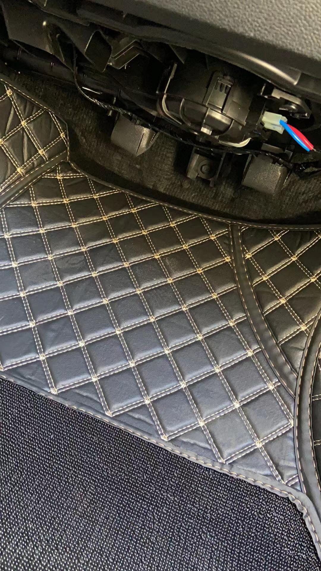 哈弗H6 副驾下面这样的正常吗？销售说是正常的，这块是空调？怎么没有包裹上？
