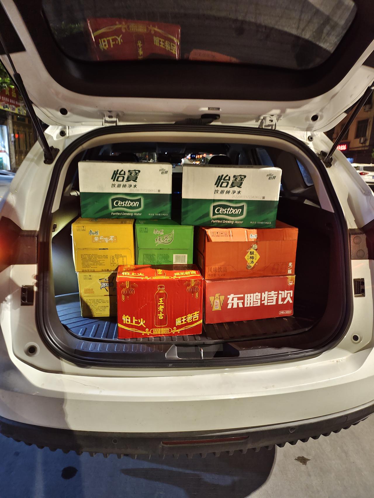 哈弗H6 发现H6雨刮器喷水系统，前雨刮器是先刮起来然后喷水，不是应该先喷水然后雨刮器在刮清洗前挡风玻璃吗