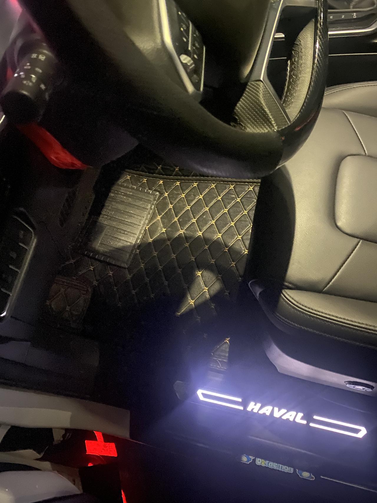 哈弗H6 左后车窗关着走一点点一点点烂路就有异响。开一点点窗户异响消失。    方向盘走烂路震动幅度稍微大一点就发出铁珠