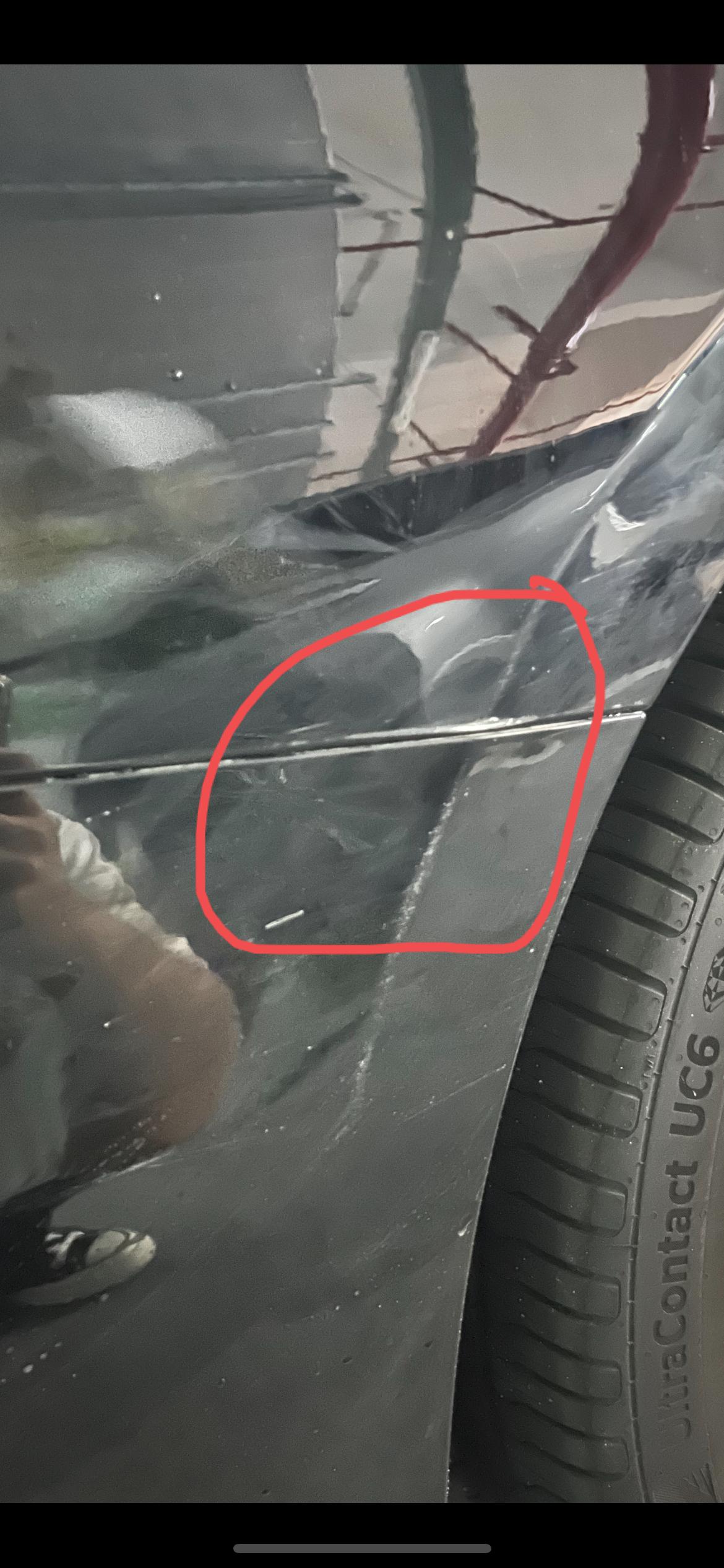 领克03 提车第三天就蹭到了，这一块需要去补漆嘛？怎么判断有没有露出金属层。