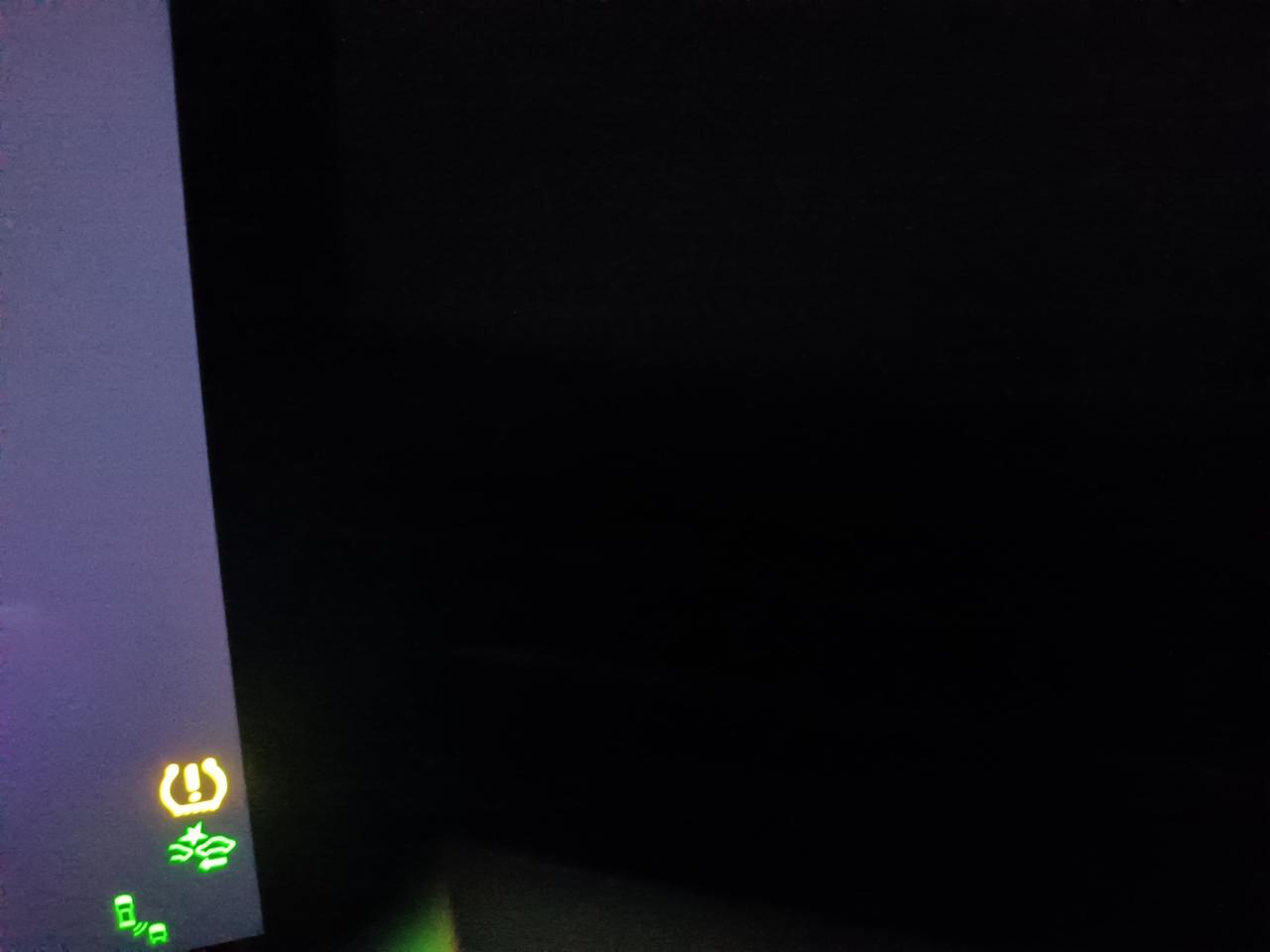 哈弗H6 有谁知道这是怎么回事。上面那个小黄色的东西。