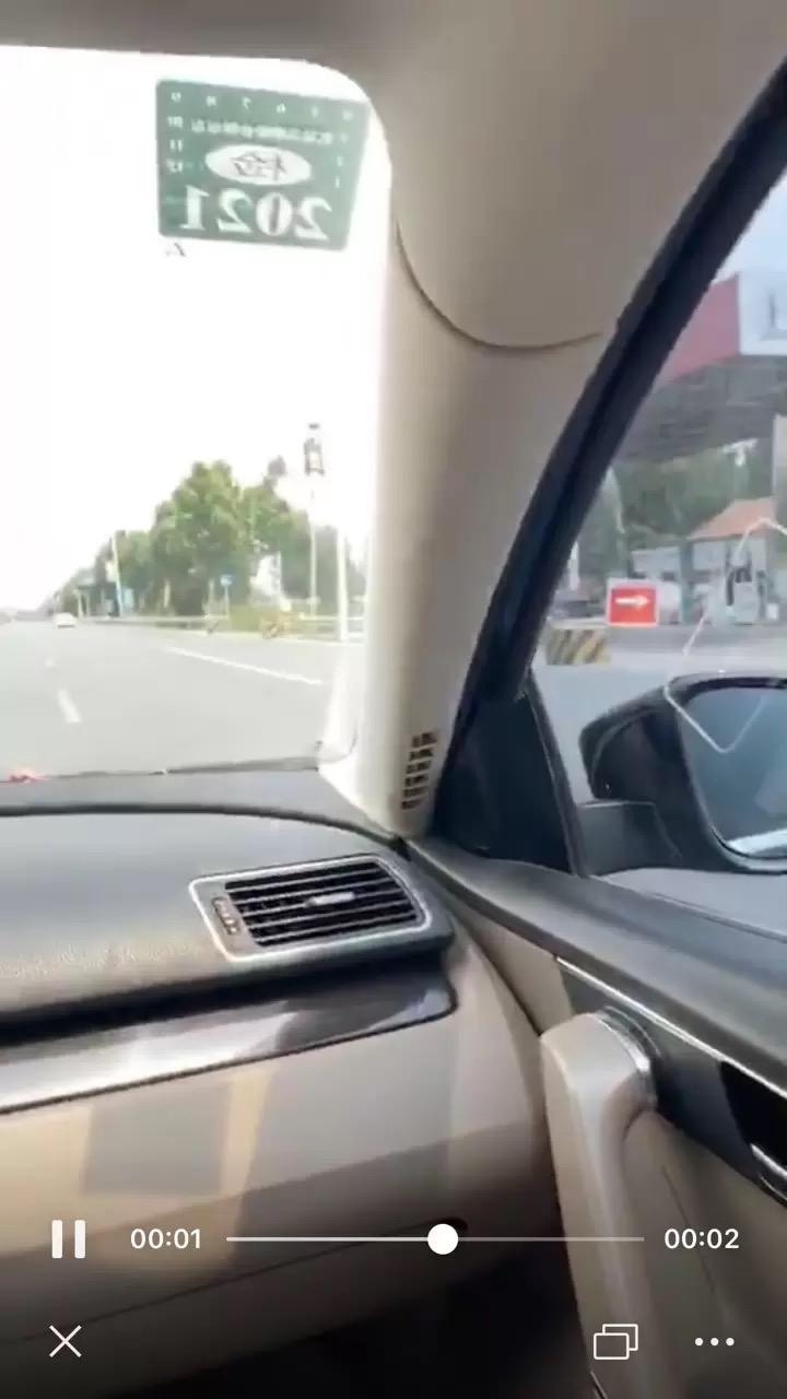 大众迈腾 前女友发来的视频，不想坐我的国产车了，坐上了这个车子，大神们帮我看一下，这是什么牌子的车