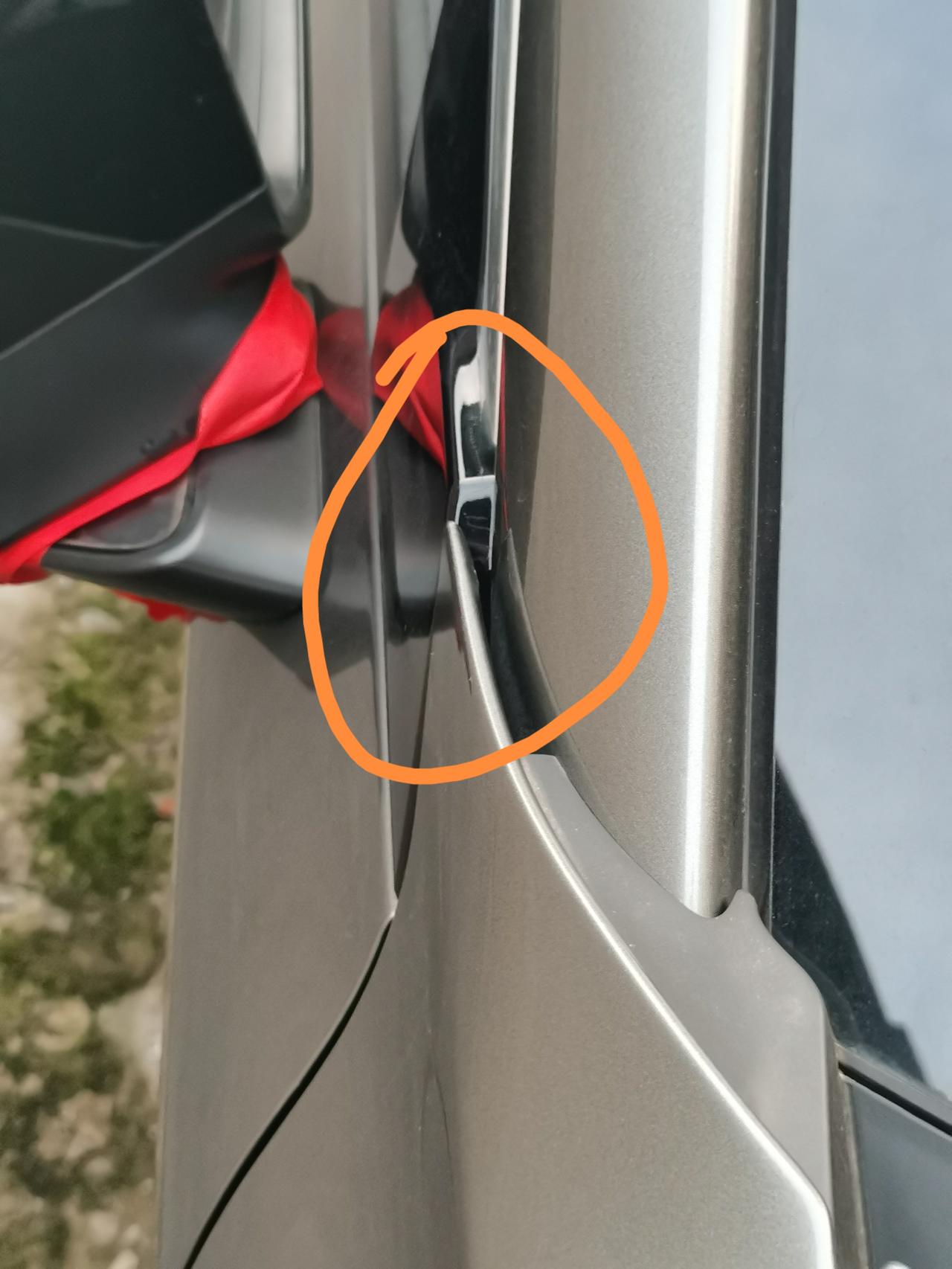 领克03 接缝处这么突出来是不是不正常啊，新车