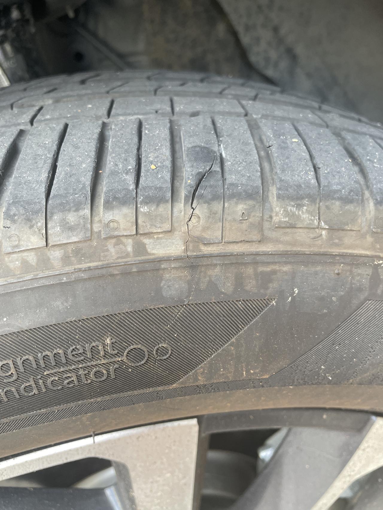哈弗H6 又前轮，无意中发现的，经常跑高速，需要换轮胎么，请教一下大佬们在线等，好捉急
