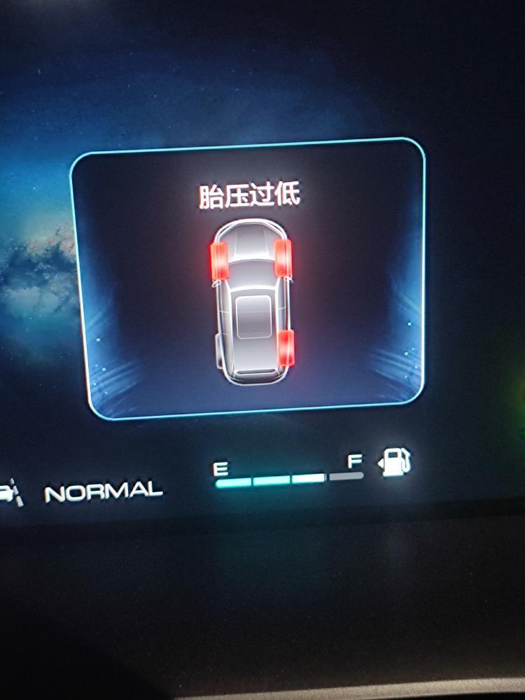 哈弗H6 1.5max，3号西安降雨降温，晚上启动车辆，同时三个胎压警报，这个正常吗？要去4s店么？有类似情况么？