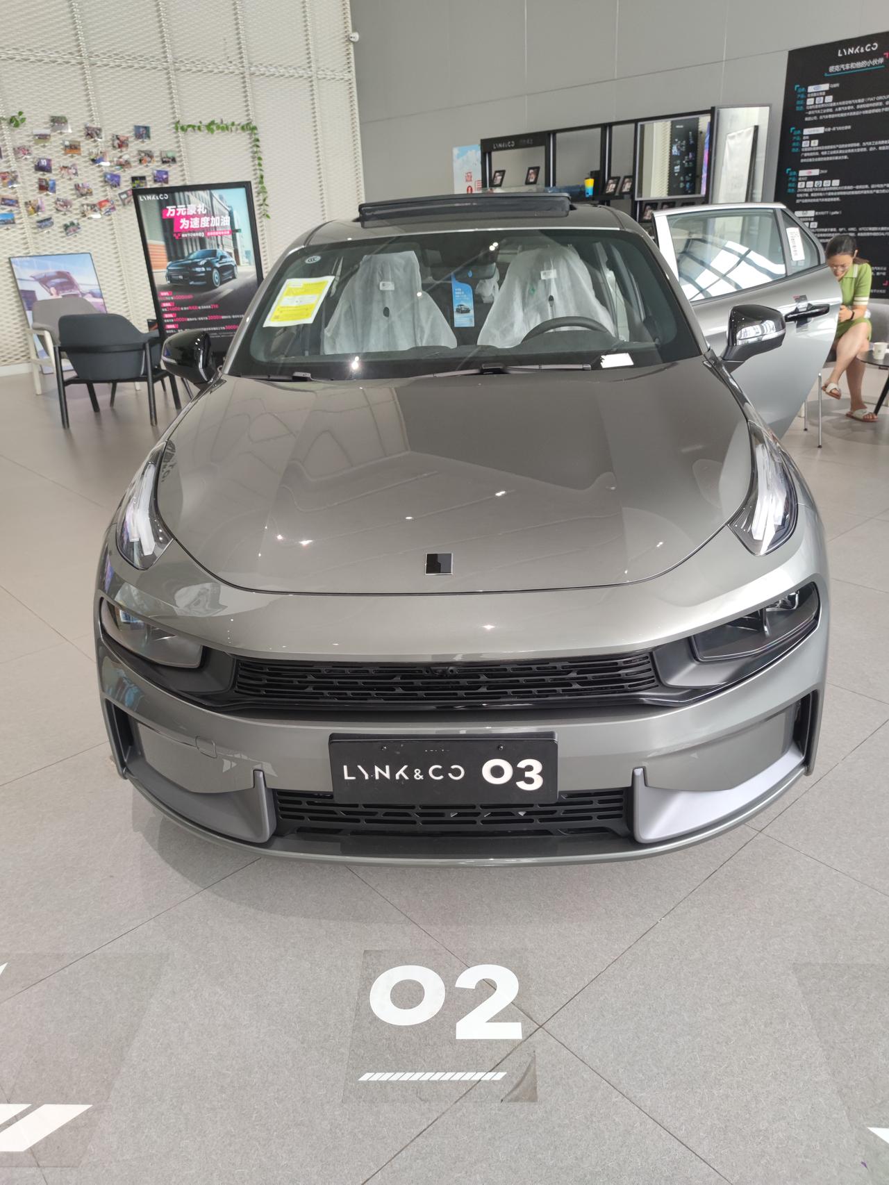 领克03 坐标南京，今天去了4s店问了价格，裸车15万，保险4600，购置税6637，上牌装潢1980，落地16.3，有