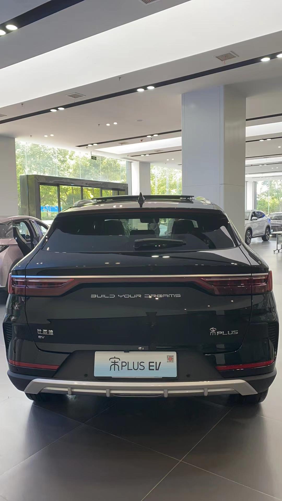 比亞迪宋plus ev 黑色跟灰色哪個好看?