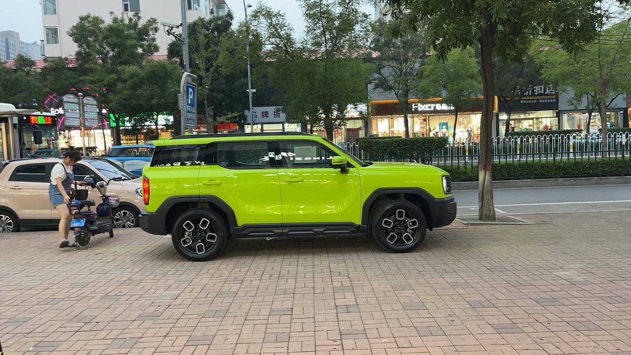 哈弗酷狗 你们的车油耗都是多少呀？市区跑感觉好费油，在13个油左右，快速路还好一点，最低到过6.8左右。还有就是后备箱下