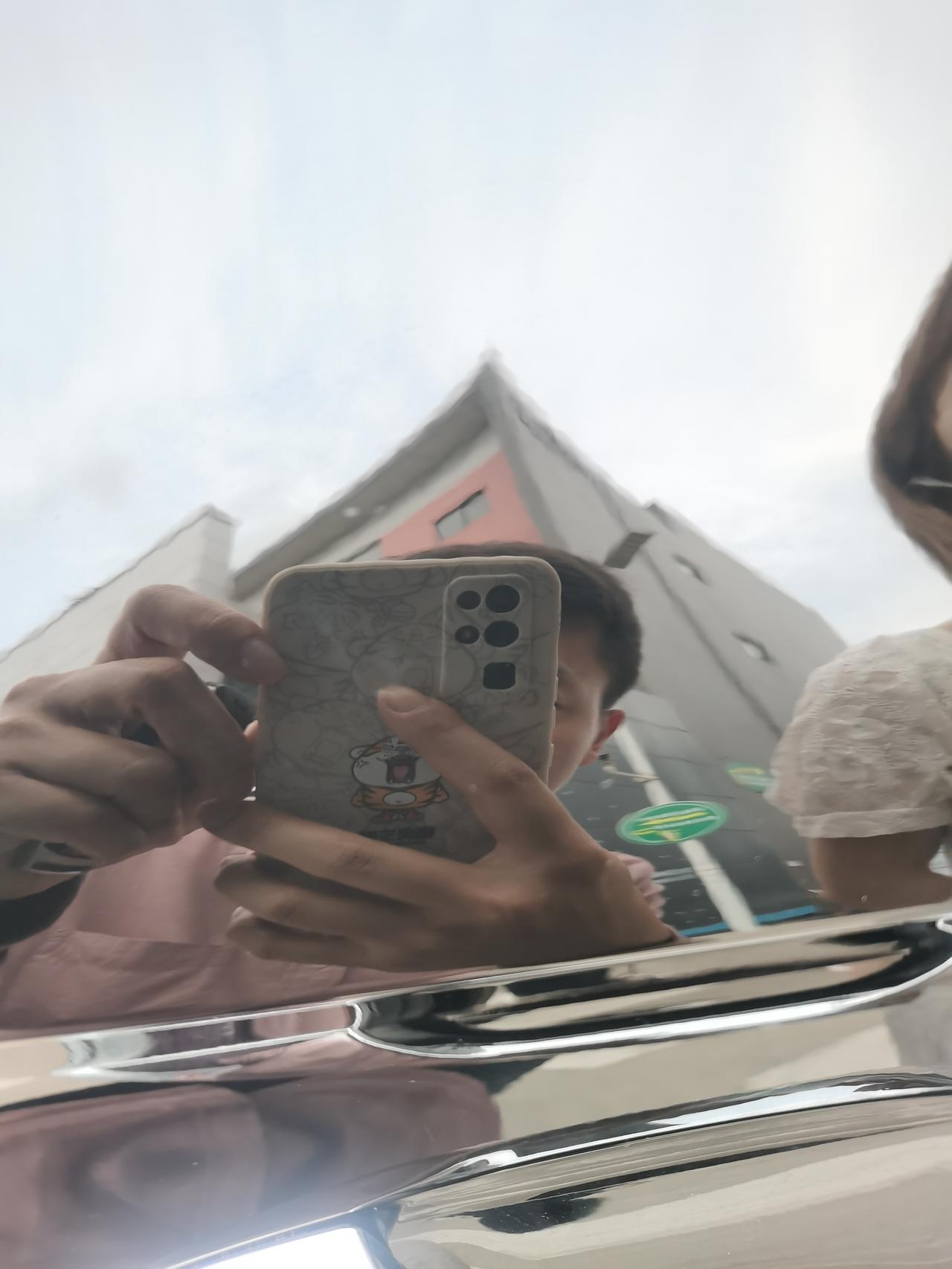 比亚迪宋PLUS EV 有一点小划痕找4s折损吗？？