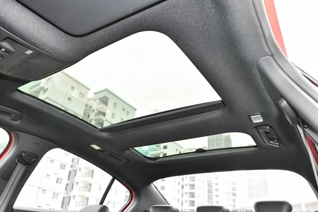 福特福克斯 21款st，想问问你们天窗都响不，我走起伏道路就吱吱响，夏天太阳暴晒后声音更大。冬天上冻有玻璃碎的声音