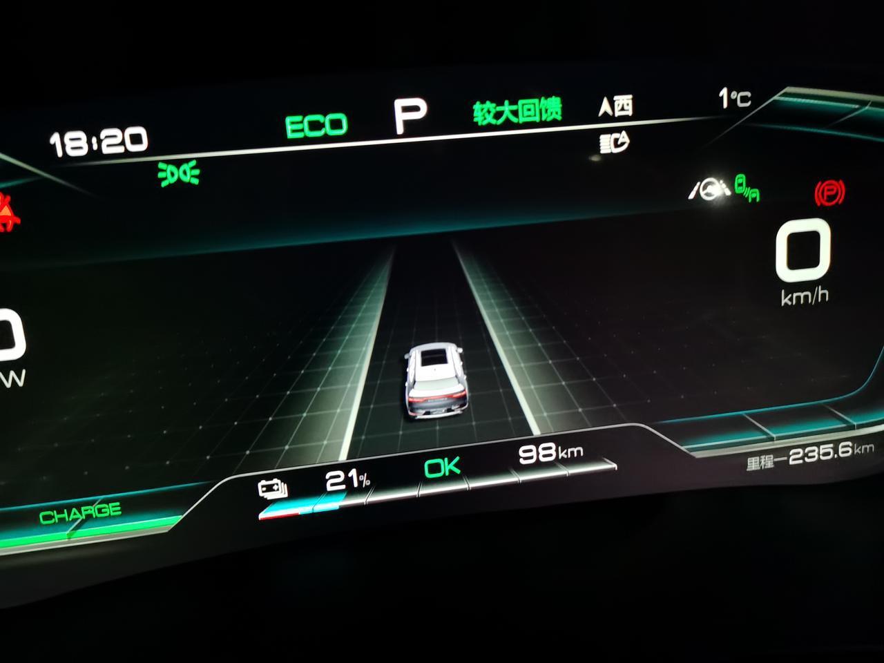 比亚迪宋PLUS EV 低配的显示器能把胎压改成这张图吗