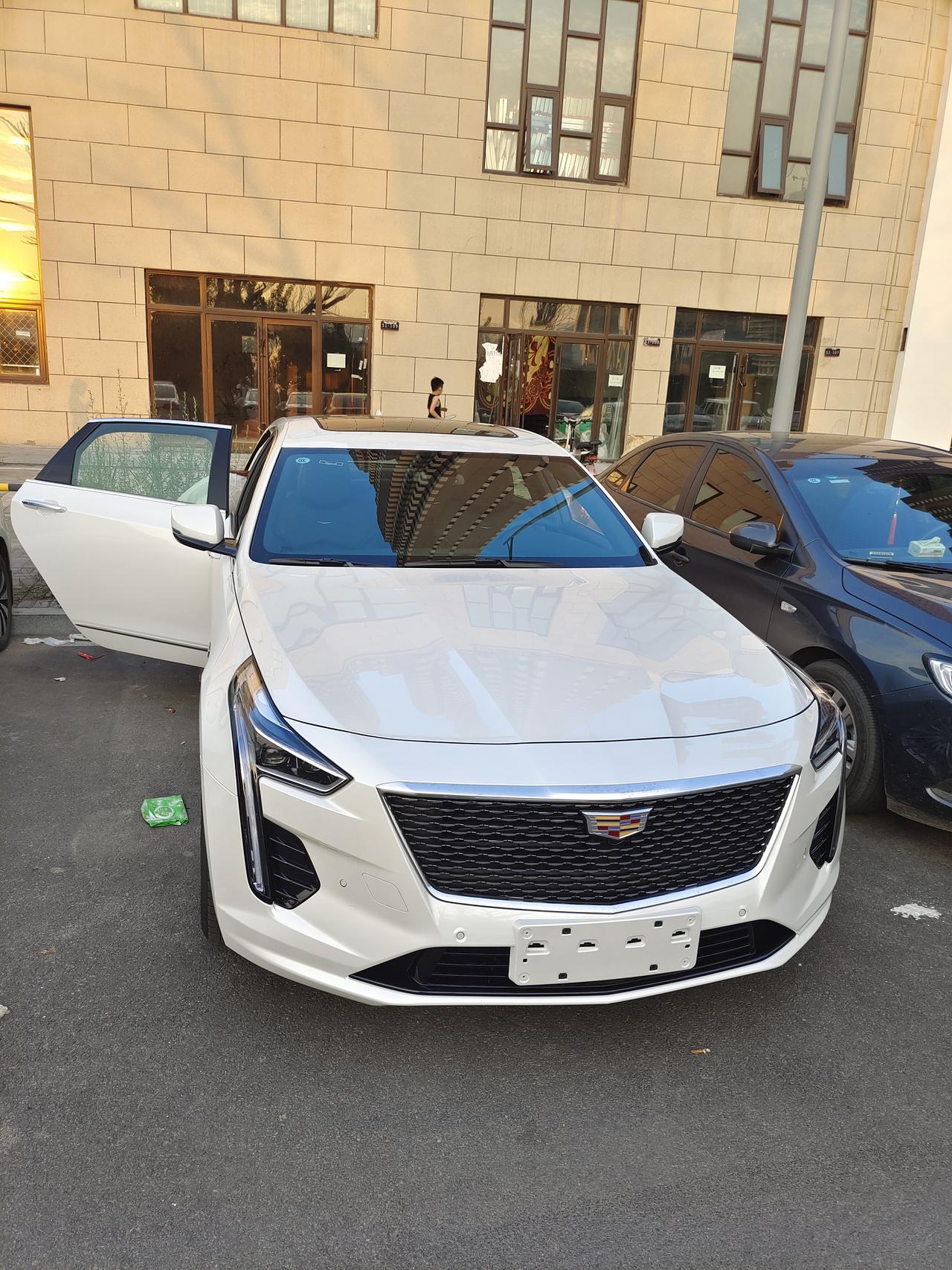 凯迪拉克CT6 听说底盘低 下马路牙子会磕底盘么？