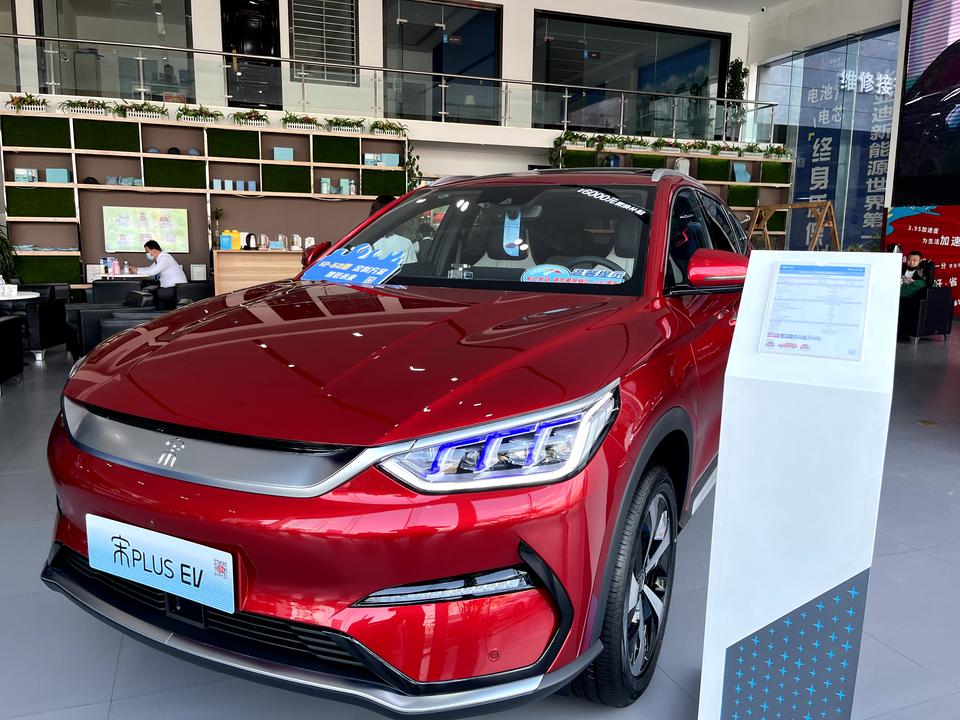比亚迪宋PLUS EV 预算够充电方便，偶偶偶偶尔出远门，纠结dmi和ev，求推荐