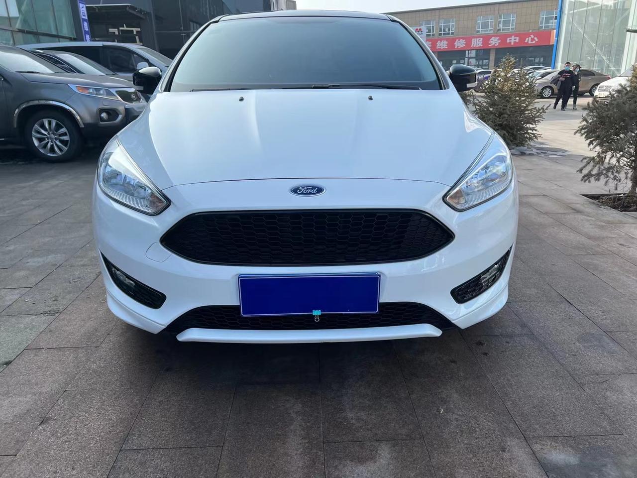 这款福克斯2017款黑白限量版四缸1.5t   6at变速箱怎么样，高尔夫不考虑价格太贵感觉没福克斯好看？平常开的话有没