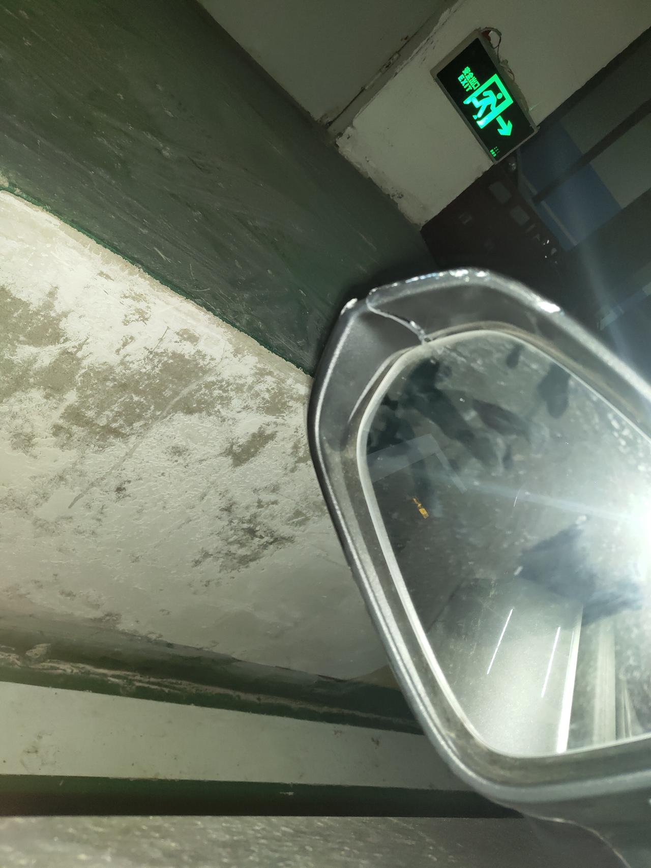 东风风神奕炫 1.5T 顶配灰色，左边后视镜维修需要多少钱？今天，不知道谁给我撞了。功能好好的，就是，有点破损