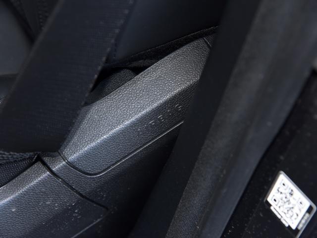 奔驰G级AMG 奔驰G65前排座椅就这一个气囊吗