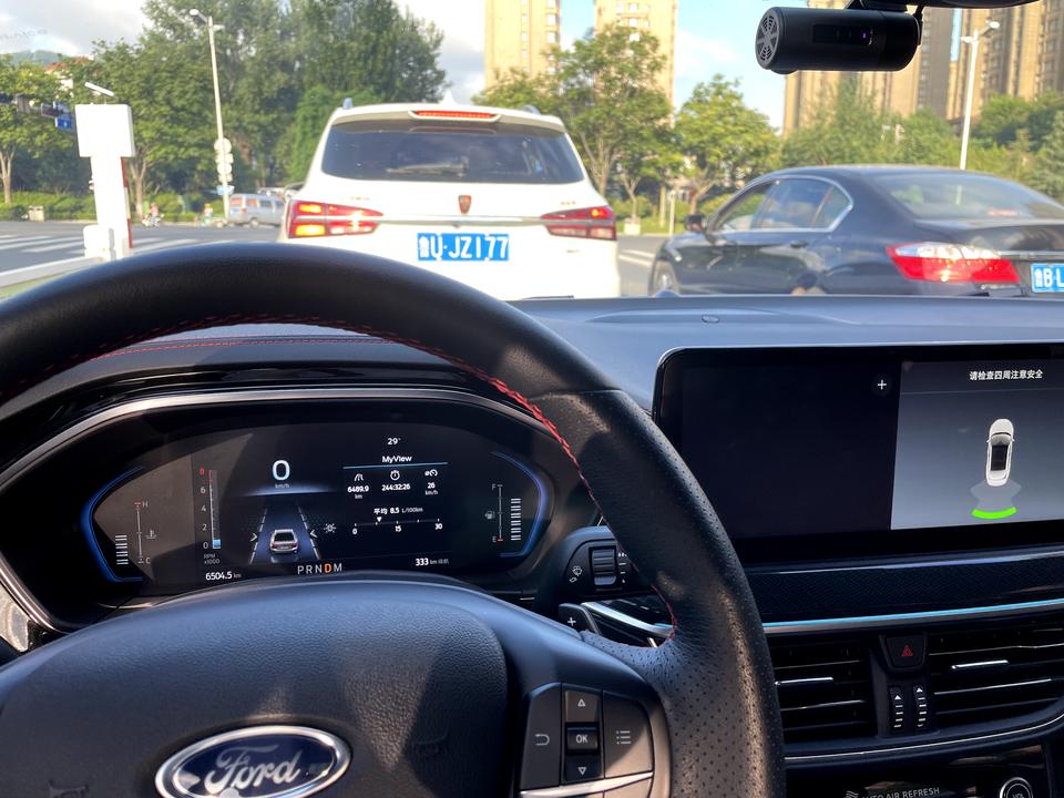 福特福克斯 倒车影像和360影像不显示了咋回事啊。早上停车还好好的，下班就不好了。停在室外了。