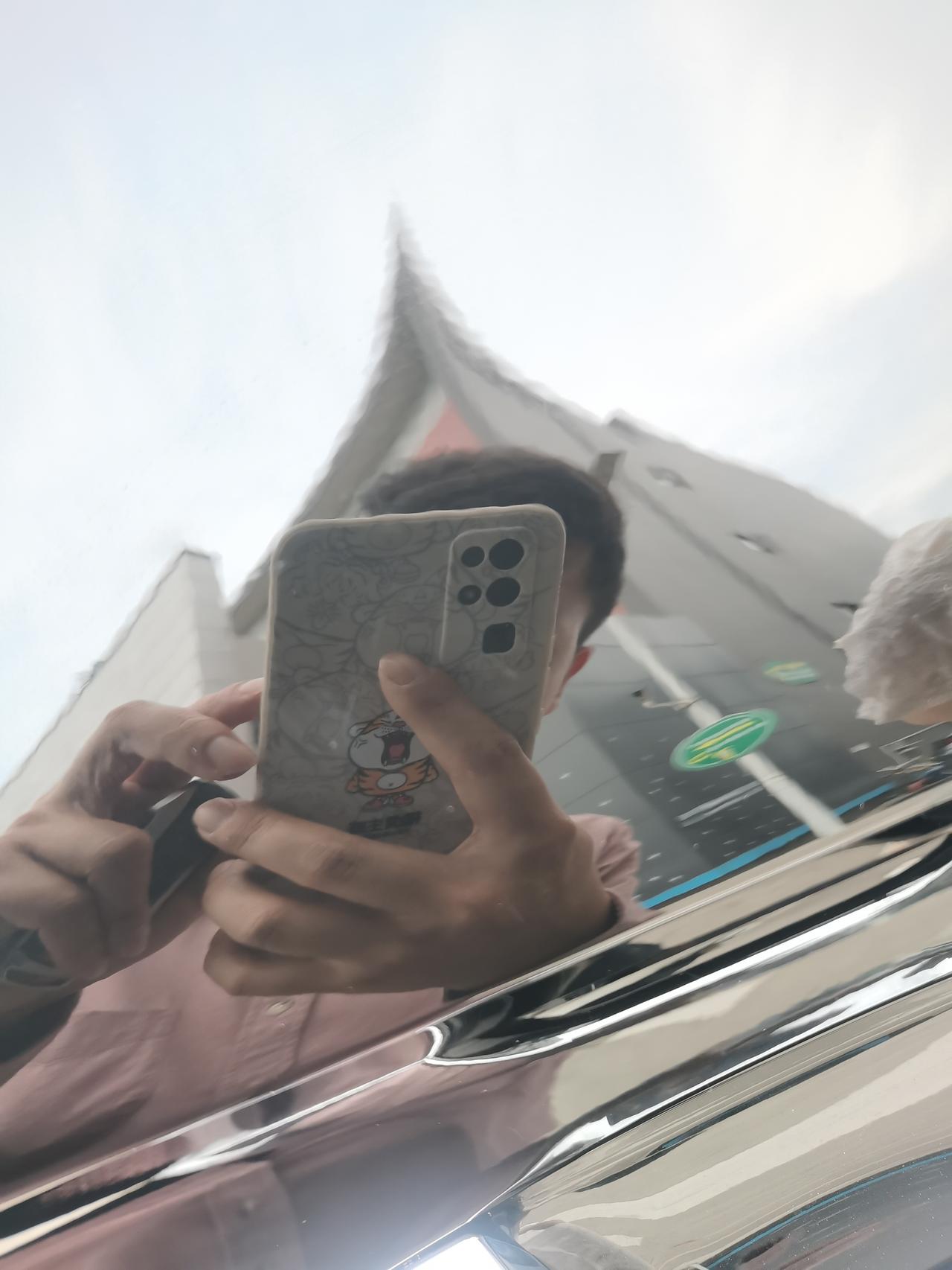 比亚迪宋PLUS EV 有一点小划痕找4s折损吗？？