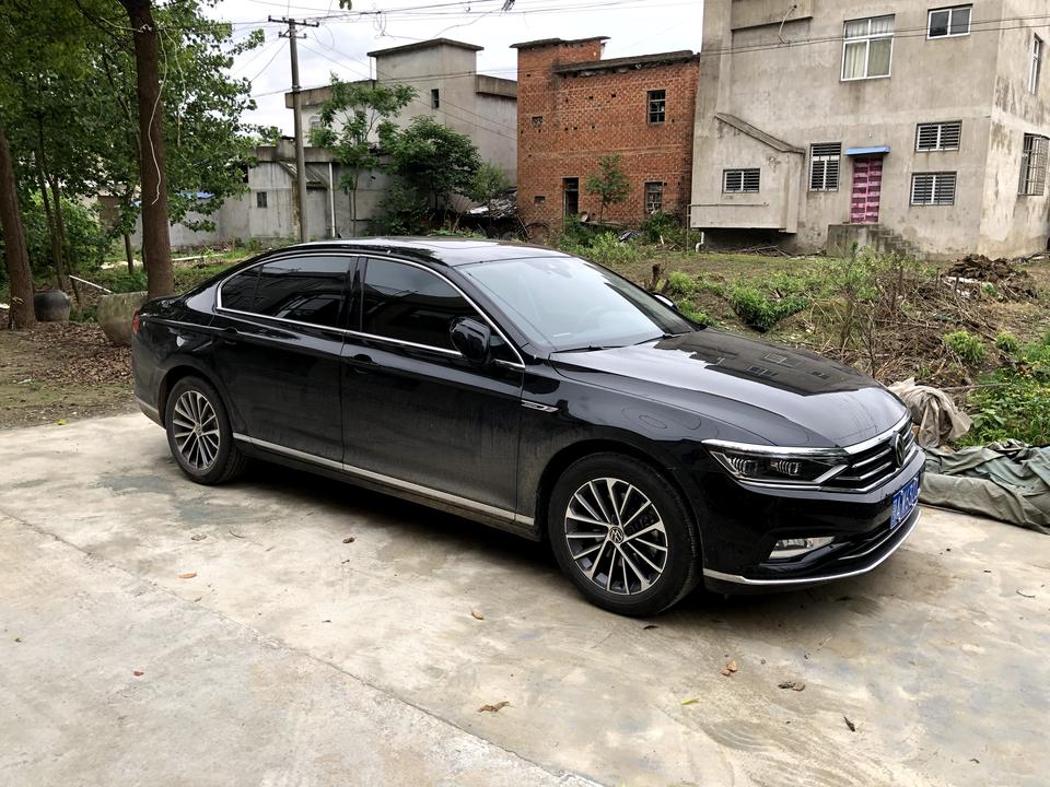 为什么我的迈腾刚刚停车，后轮里面减震器附近会有声音，一分钟左右又没有了，兄弟们的有吗，这个现象正常吗