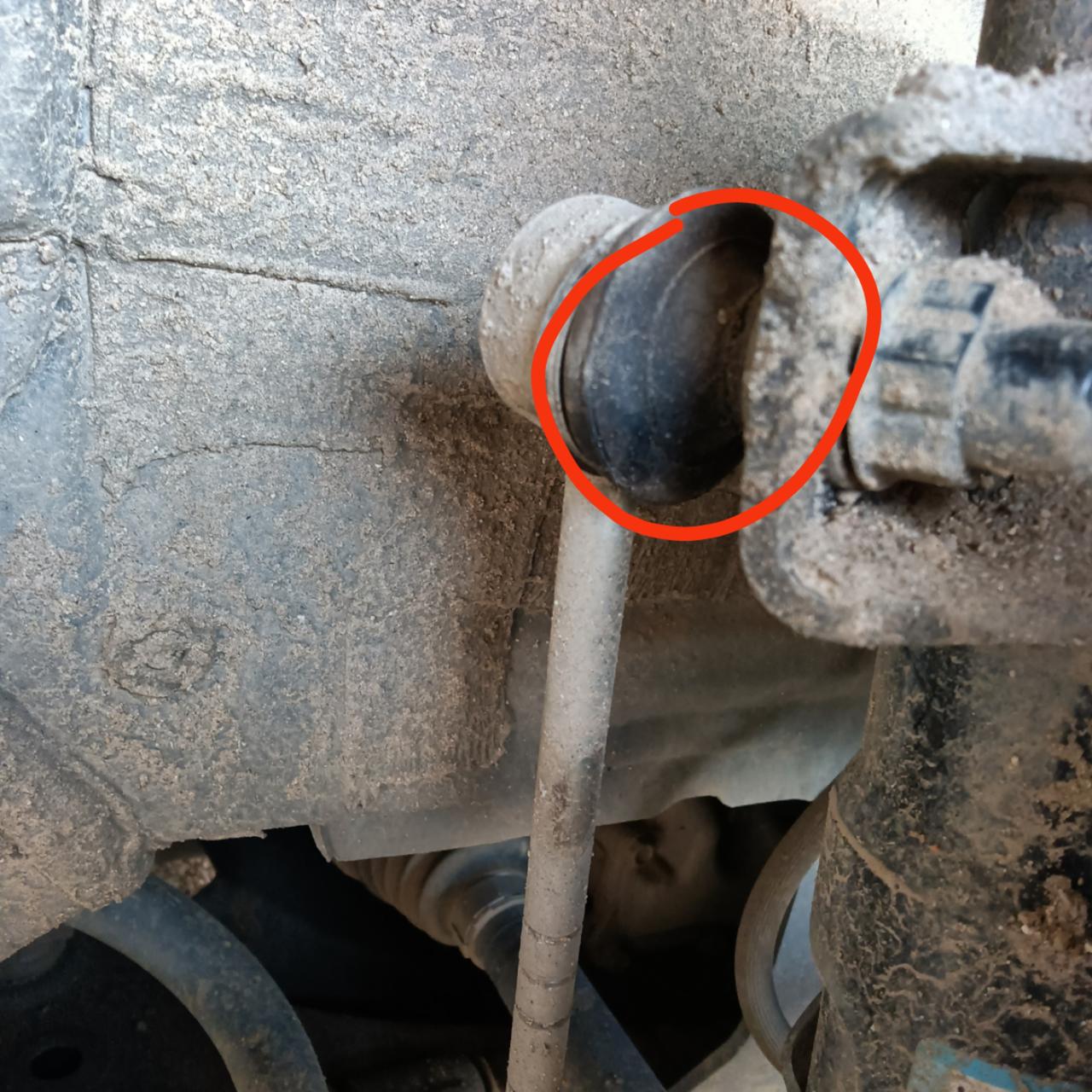 丰田RAV4荣放 有黄油渗出，两面都有，这个正常吗？