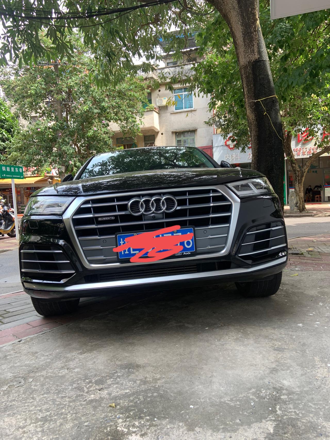 奥迪Q5L 各位车友谁有20款Q5前保险杠出售