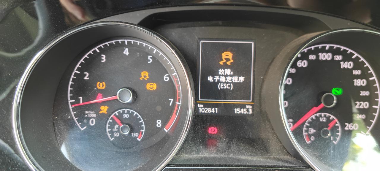 大众途安L 今天突然跳出两个故障码，这是什么问题啊，坐标上海4s店也都没开