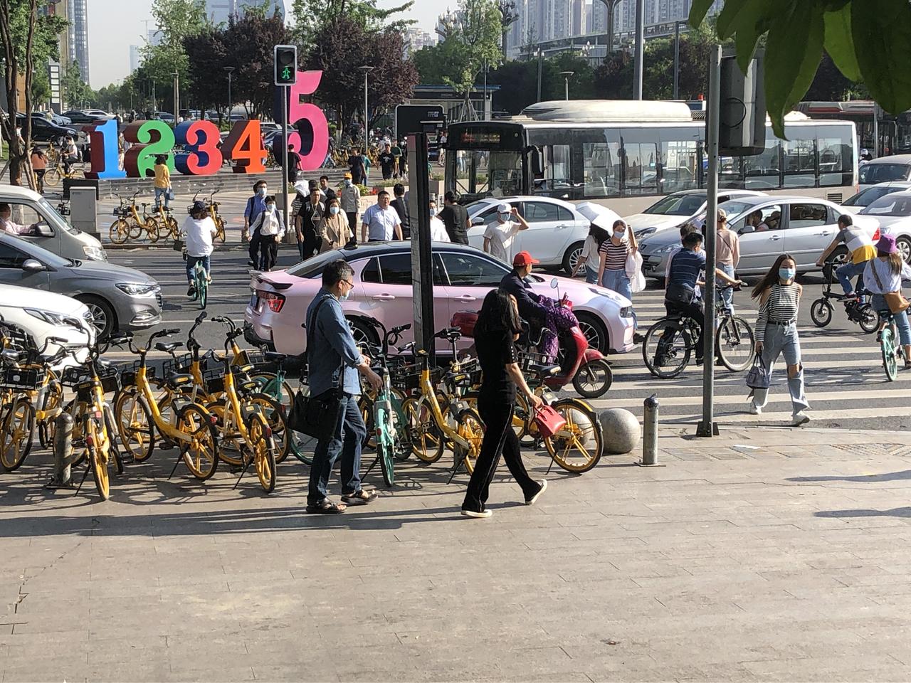 领克03 1.5T的大灯是真的不亮？上了高速100，提速很慢？