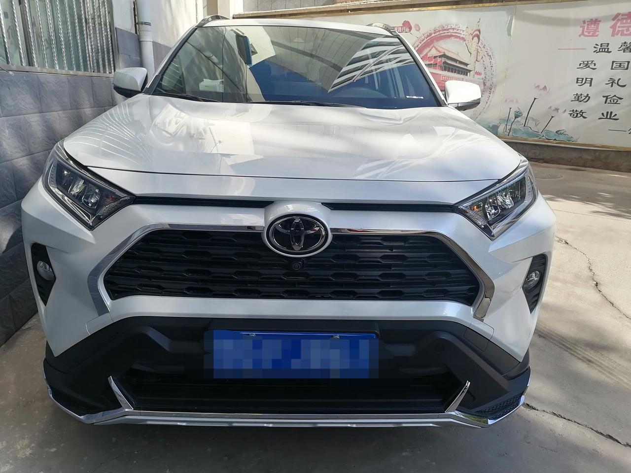 丰田RAV4荣放 各位车友们   你们的车有没有挂倒挡松刹车后“咯噔”的响声，还有就是挂完R档再挂D档起步也有这个声音。